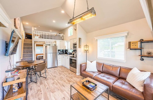 Forks Cabin | Rainforest Tiny Home Retreat Industrial #26