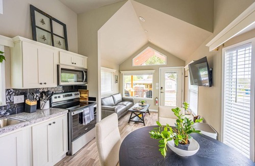Forks House | Rainforest Tiny Home Retreat: Farmhouse