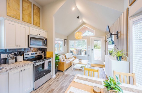 Forks Cabin | Rainforest Tiny Home Retreat: Nordic