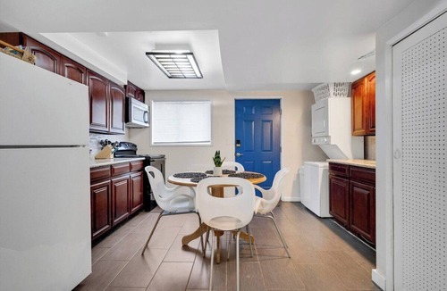 Brighton House | Rainier Entire Upper Floor - Walk to Metro