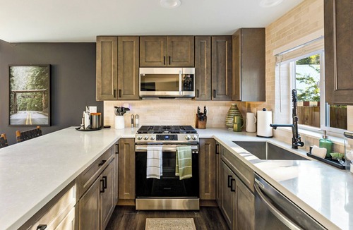 Paradise Estates Cabin | Rainier Winter Base Camp: Modern Cabin, Hot Tub, Fire Pit