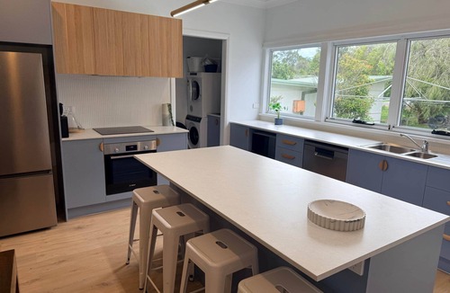 Lake Conjola House | Rakali Cottage - Lakes Edge