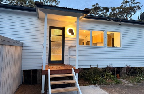 Lake Conjola House | Rakali Cottage - Lakes Edge