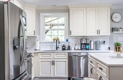 Northwest Raleigh House | Raleigh Home w/Land and Hot Tub!