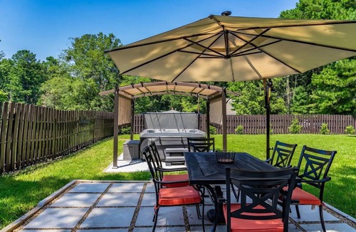 Northwest Raleigh House | Raleigh Home w/Land and Hot Tub!