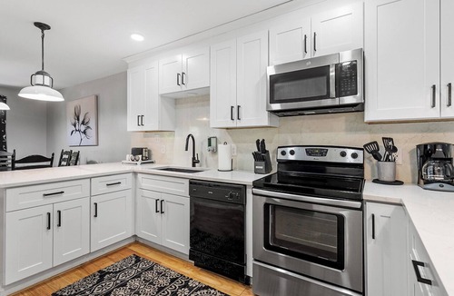 Meredith Woods House | Raleigh Retreat close to NCState, DWNTN and Rex