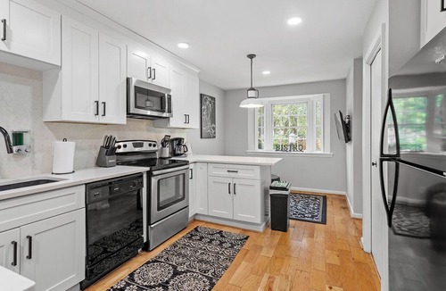 Meredith Woods House | Raleigh Retreat close to NCState, DWNTN and Rex