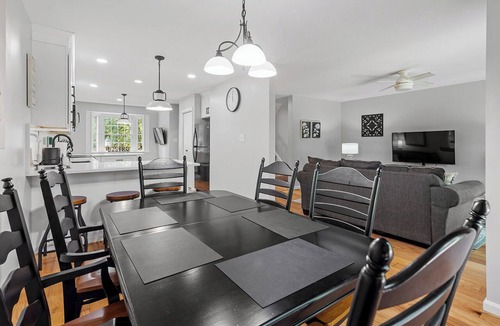 Meredith Woods House | Raleigh Retreat close to NCState, DWNTN and Rex