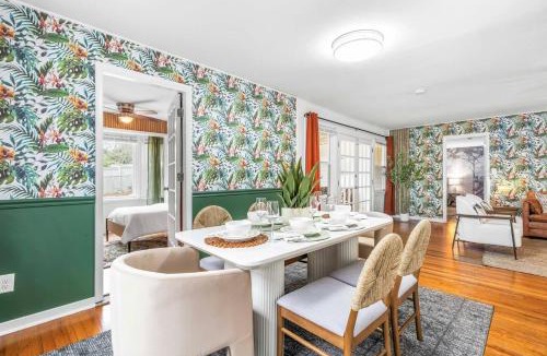 Cameron Village House | Raleigh's Most Wanted - Relax, Games, & Cozy Comfort