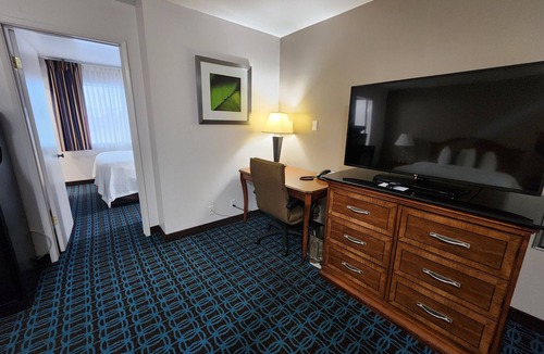 Downtown Hotel | Ramada Bayside Inn & Suites Eureka