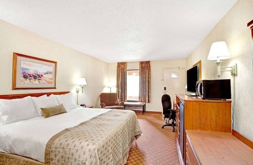 West Memphis Hotel | Ramada by Wyndham West Memphis