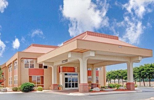 West Memphis Hotel | Ramada by Wyndham West Memphis