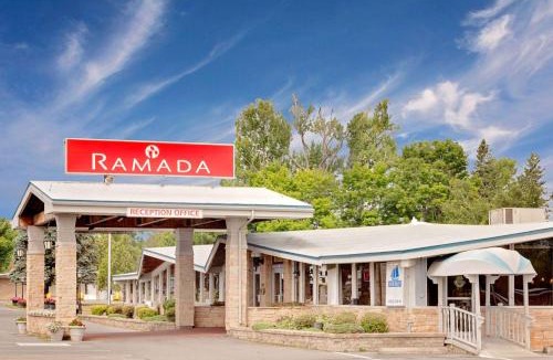 Gananoque Hotel | Ramada by Wyndham 1000 Islands Gananoque
