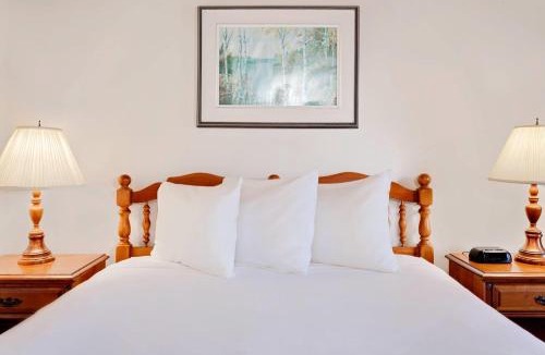 Gananoque Hotel | Ramada by Wyndham 1000 Islands Gananoque