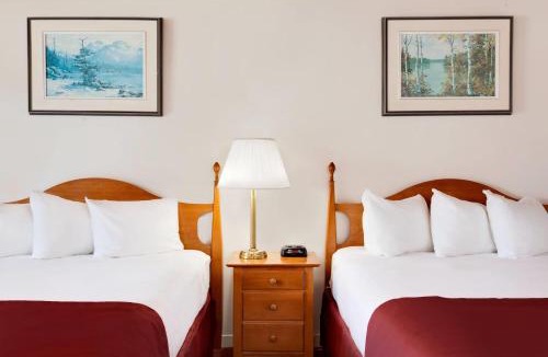 Gananoque Hotel | Ramada by Wyndham 1000 Islands Gananoque