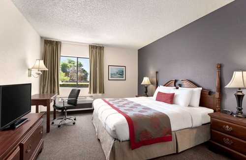 Pacific Hotel | Ramada by Wyndham Arcata
