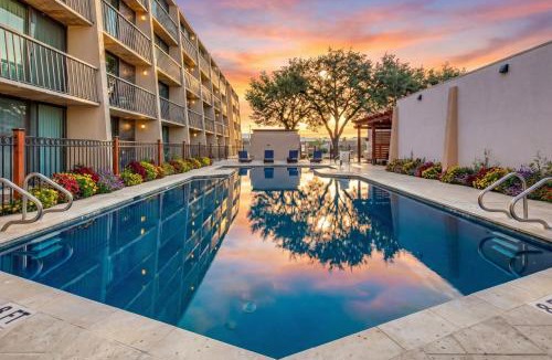 Franklin Park Hotel | Ramada by Wyndham Austin South