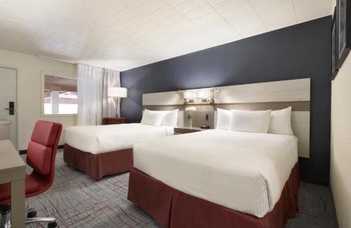 Racine Hotel | Ramada by Wyndham Beaver Falls