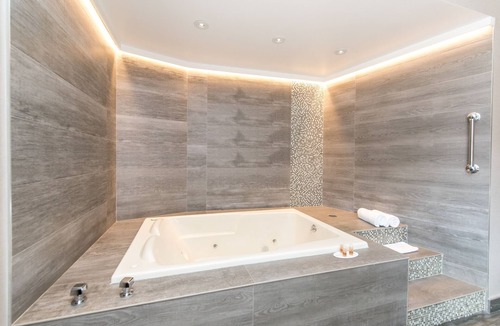 Co-op City Hotel | Ramada by Wyndham Bronx