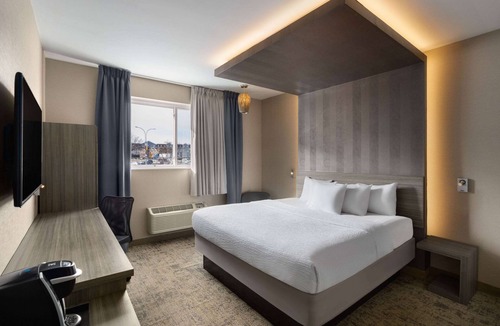 Co-op City Hotel | Ramada by Wyndham Bronx