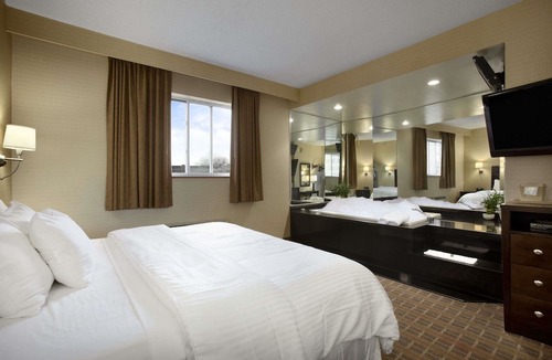 Co-op City Hotel | Ramada by Wyndham Bronx