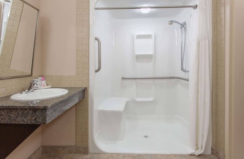 Brooks Hotel | Ramada by Wyndham Brooks