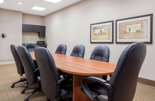 Brooks Hotel | Ramada by Wyndham Brooks