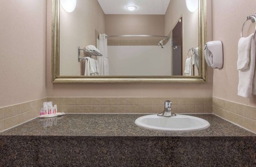 Brooks Hotel | Ramada by Wyndham Brooks