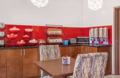 Carlyle Hotel | Ramada by Wyndham Carlyle