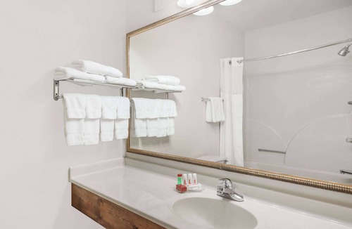 Columbia Hotel | Ramada by Wyndham Columbia