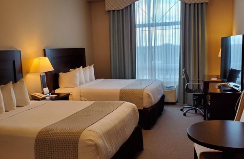 Emerald Park Hotel | Ramada by Wyndham Emerald Park/Regina East