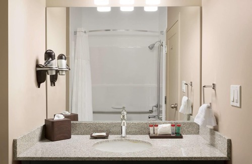 Emerald Park Hotel | Ramada by Wyndham Emerald Park/Regina East