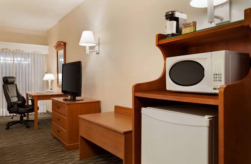 Fredericton Hotel | Ramada by Wyndham Fredericton