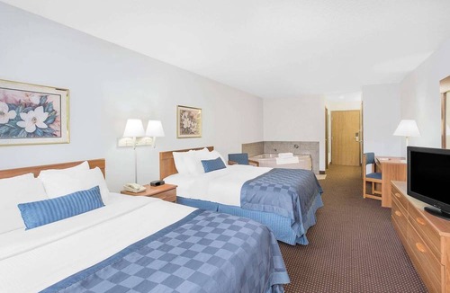 Hancock Hotel | Ramada by Wyndham Hancock Waterfront