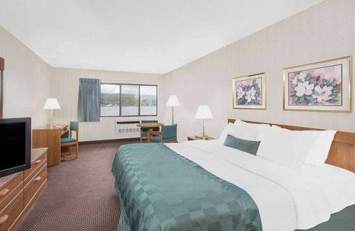Hancock Hotel | Ramada by Wyndham Hancock Waterfront