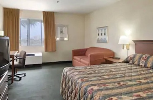 Del Aire Hotel | Ramada by Wyndham Hawthorne LAX/LA Stadium