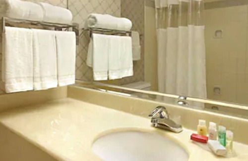 Del Aire Hotel | Ramada by Wyndham Hawthorne LAX/LA Stadium
