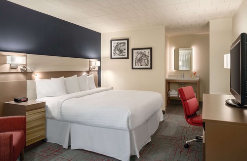 Indiana Hotel | Ramada by Wyndham Indiana