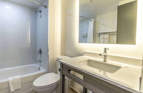 Kingston Hotel | Ramada by Wyndham Kingston