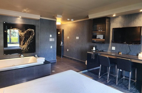 Laval Hotel | Ramada by Wyndham Laval