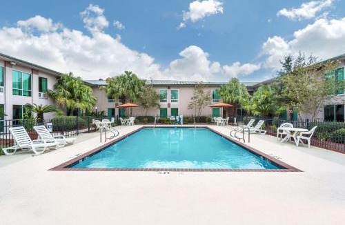 Luling Hotel | Ramada by Wyndham Luling