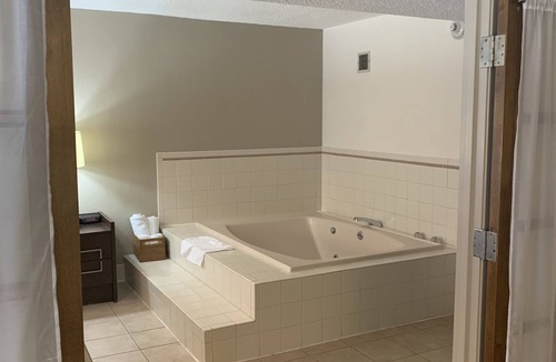 Marquette Hotel | Ramada by Wyndham Marquette