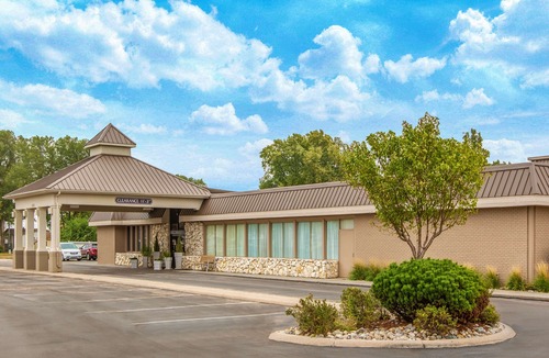 Grand Island Hotel | Ramada by Wyndham Midtown Grand Island