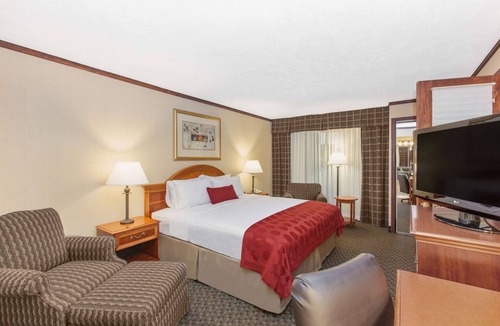 Grand Island Hotel | Ramada by Wyndham Midtown Grand Island