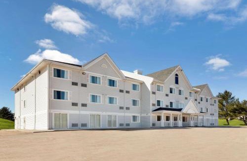 Miramichi Hotel | Ramada by Wyndham Miramichi New Brunswick