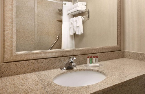 Christiana Hotel | Ramada by Wyndham Newark/Wilmington