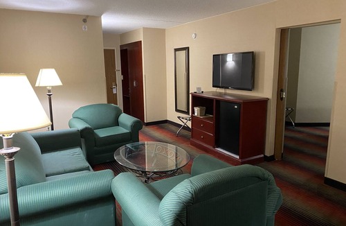 Rochelle Park Hotel | Ramada by Wyndham Rochelle Park Near Paramus
