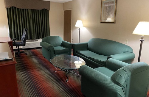 Rochelle Park Hotel | Ramada by Wyndham Rochelle Park Near Paramus