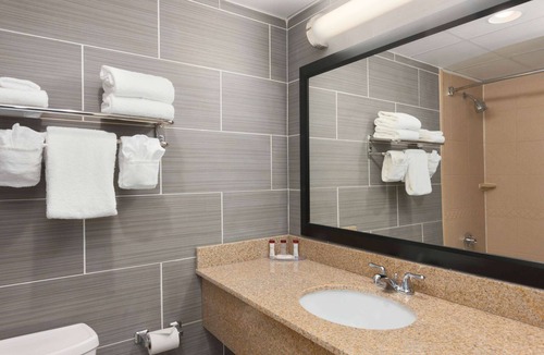 Rochelle Park Hotel | Ramada by Wyndham Rochelle Park Near Paramus