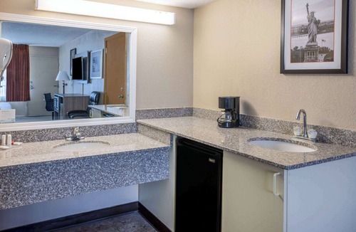Rome Hotel | Ramada by Wyndham Rome/Verona